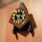 Dé klok, zoals te zien op de tentoonstelling 'Wonen in de Amsterdamse School'.
              <br/>
              Marcel Westhoff, 2016-04-01